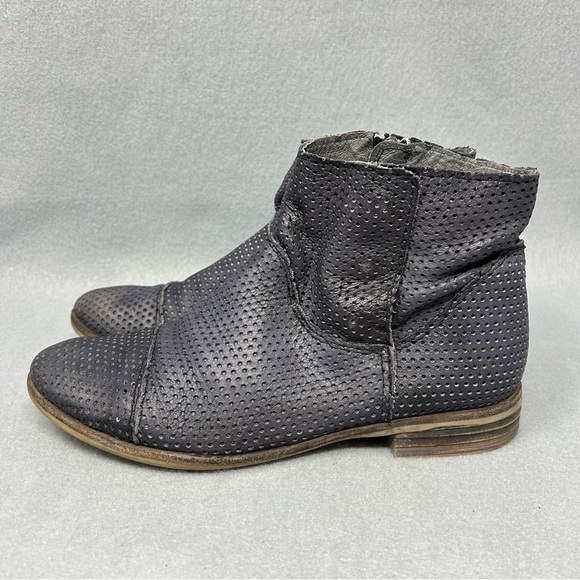 Free People Washed-Denim-Look Perforated Leather Cap Toe Ankle Boot Womens EU 37 - Picture 4 of 12
